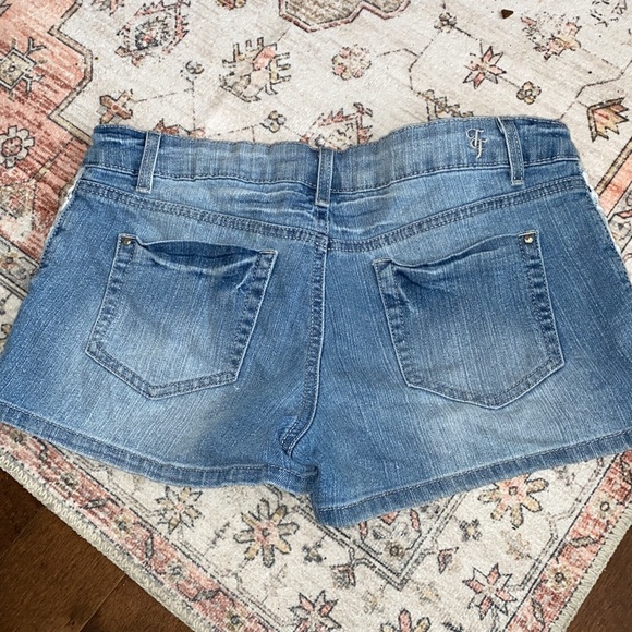 True Freedom Distressed Denim Jean Shorts Juniors Lacey Sides - Picture 3 of 7